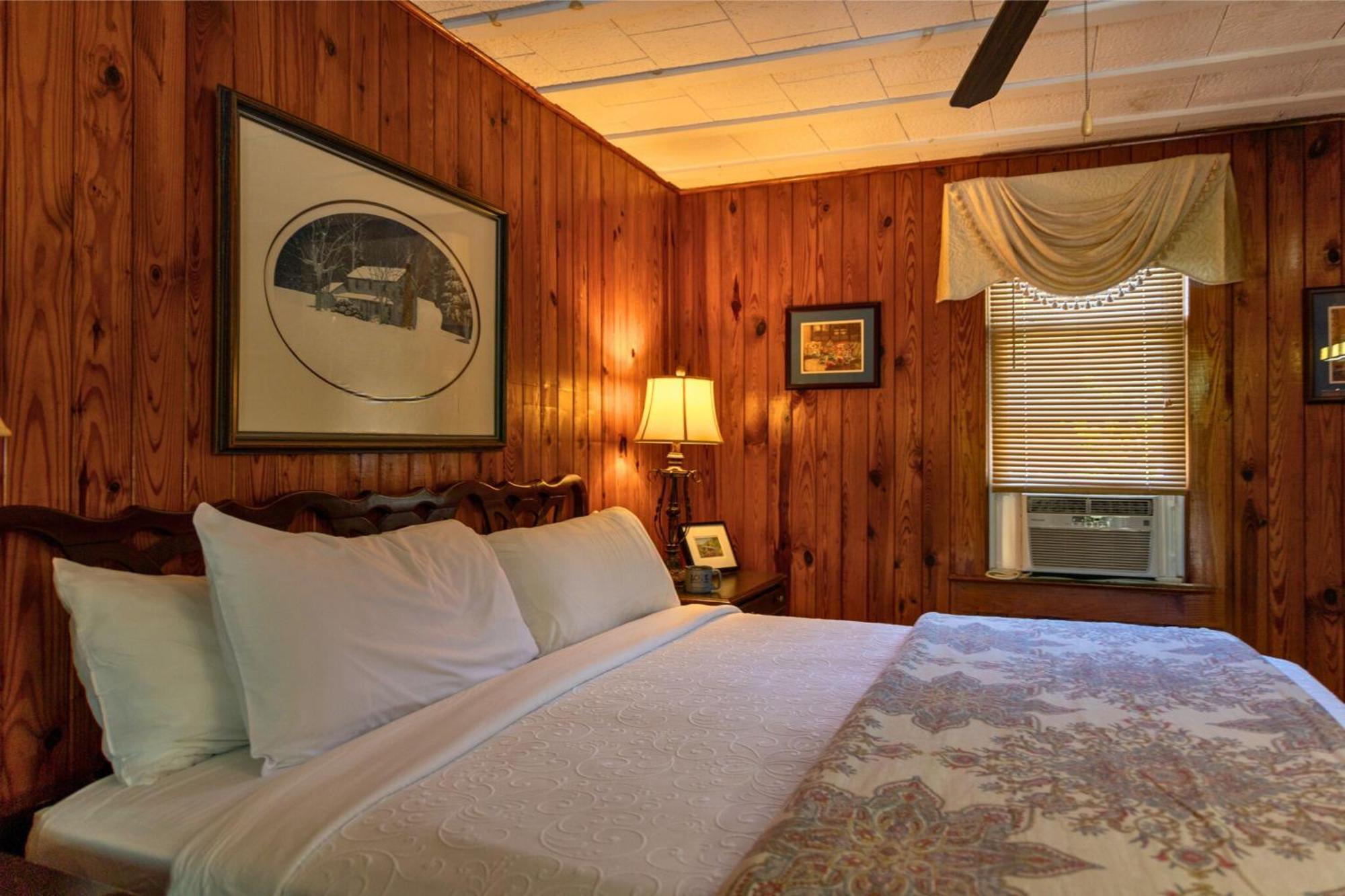 Mountainaire Inn And Log Cabins โบลวิงร็อค ภายนอก รูปภาพ