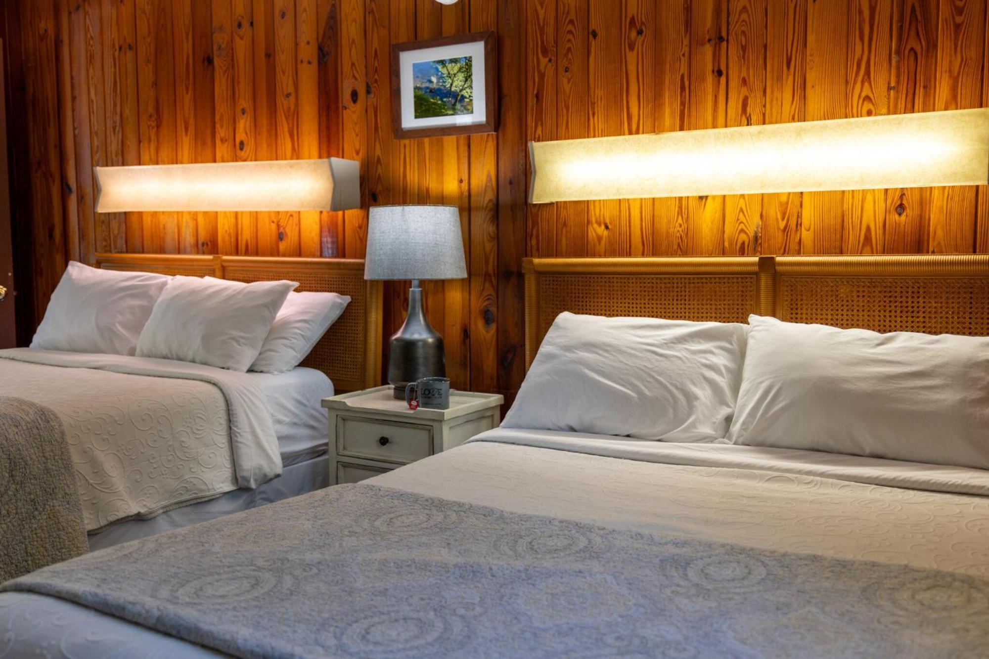 Mountainaire Inn And Log Cabins โบลวิงร็อค ภายนอก รูปภาพ