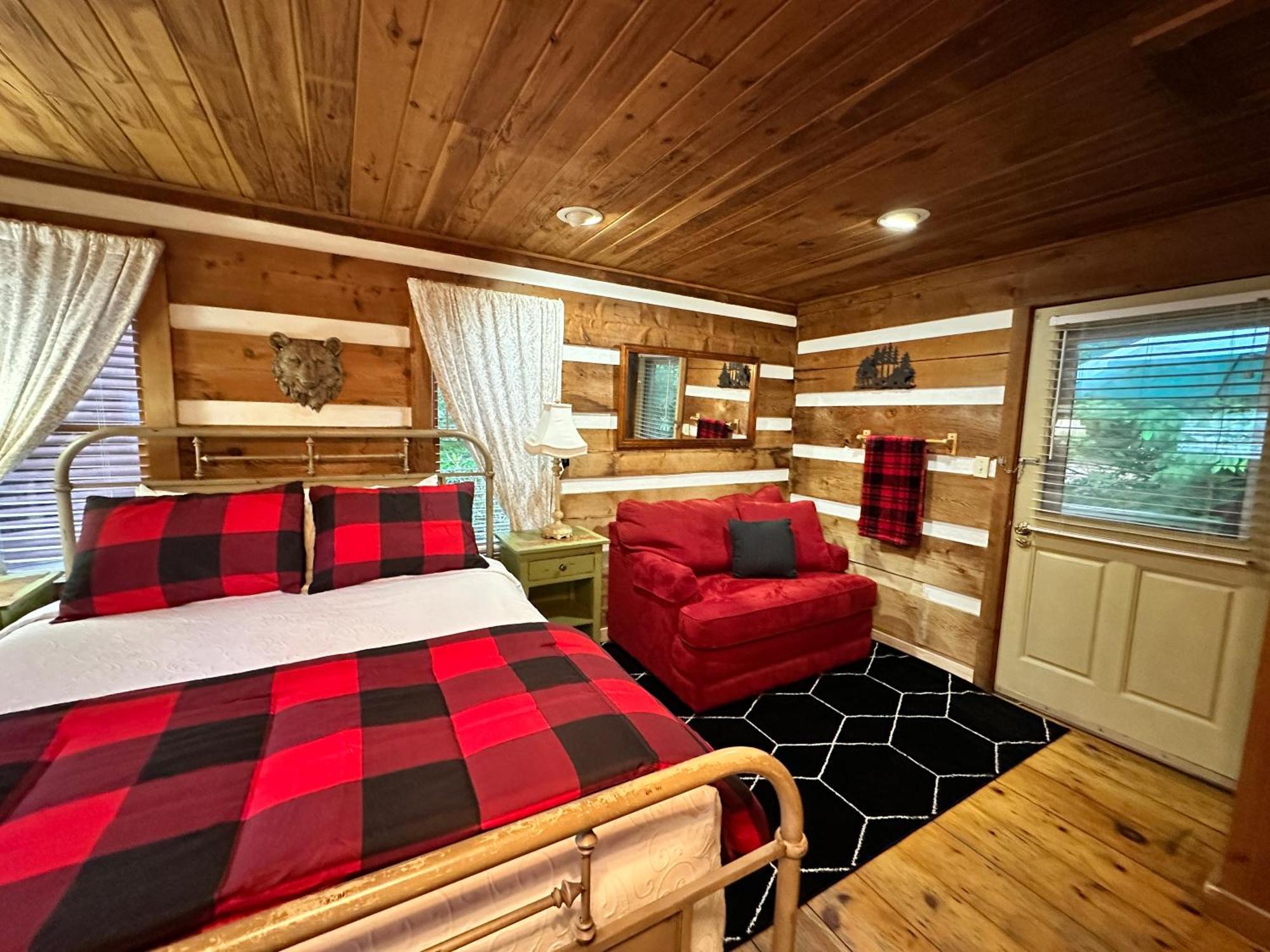 Mountainaire Inn And Log Cabins โบลวิงร็อค ภายนอก รูปภาพ