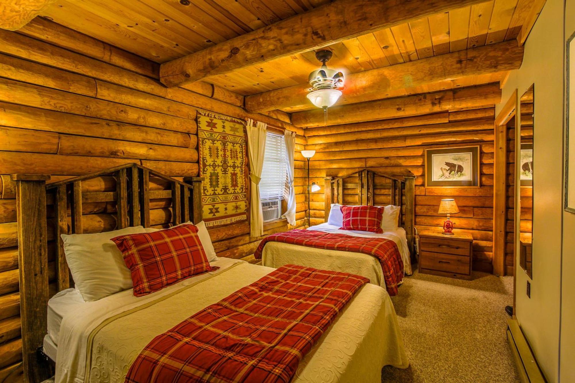 Mountainaire Inn And Log Cabins โบลวิงร็อค ภายนอก รูปภาพ